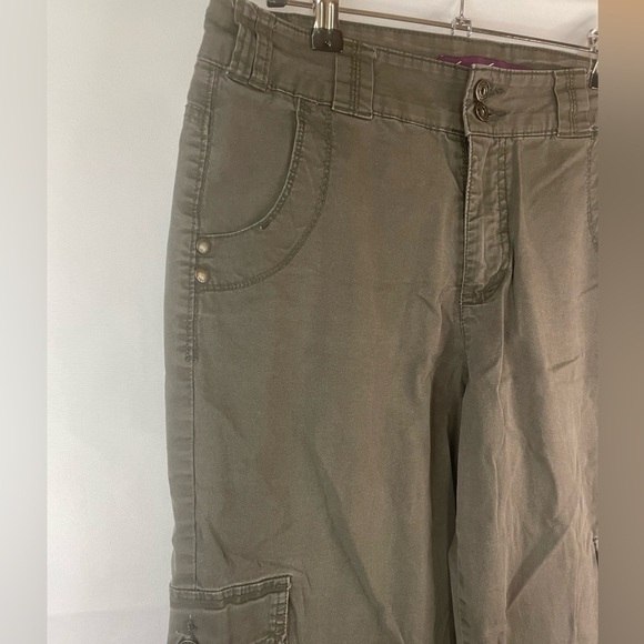 Gloria Vanderbilt Pants - Gloria Vanderbilt brown wide leg slacks. Casual and sporty, size 10.